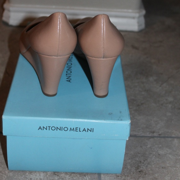 Antonio Melani Women's Leather Wedge shoe (tan) - Picture 4 of 4